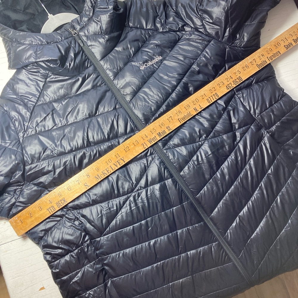 Columbia Women's Hooded Packable Puffer Jacket in Charcoal - Picture 11 of 12